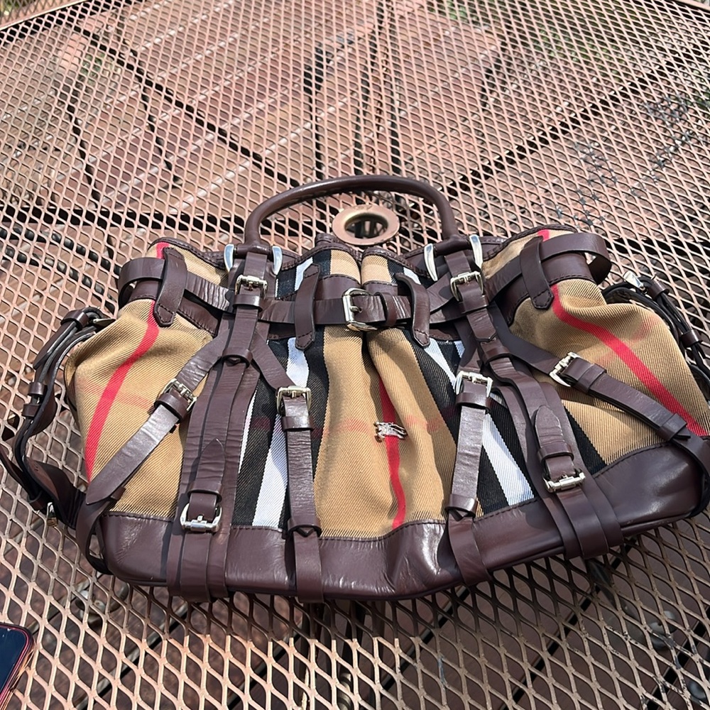 Pre-owned available
Exterior Color
Brown
Pattern
Checkered - Picture 6 of 10
